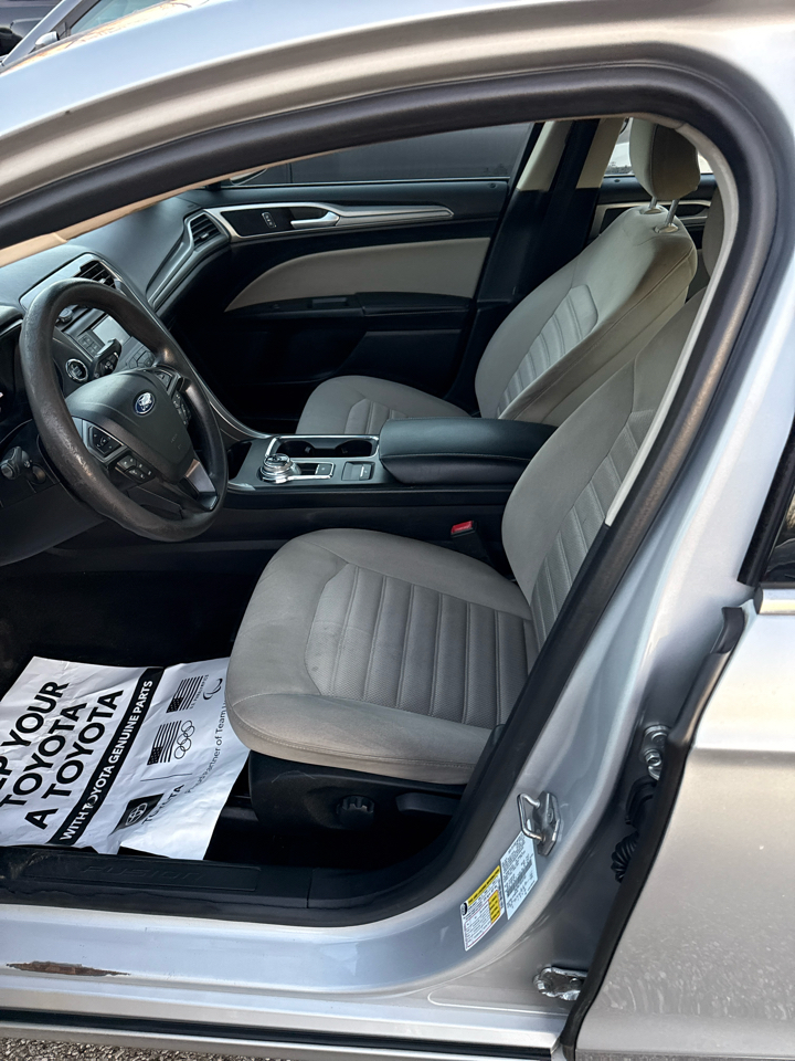 Ford Fusion S FWD 2019