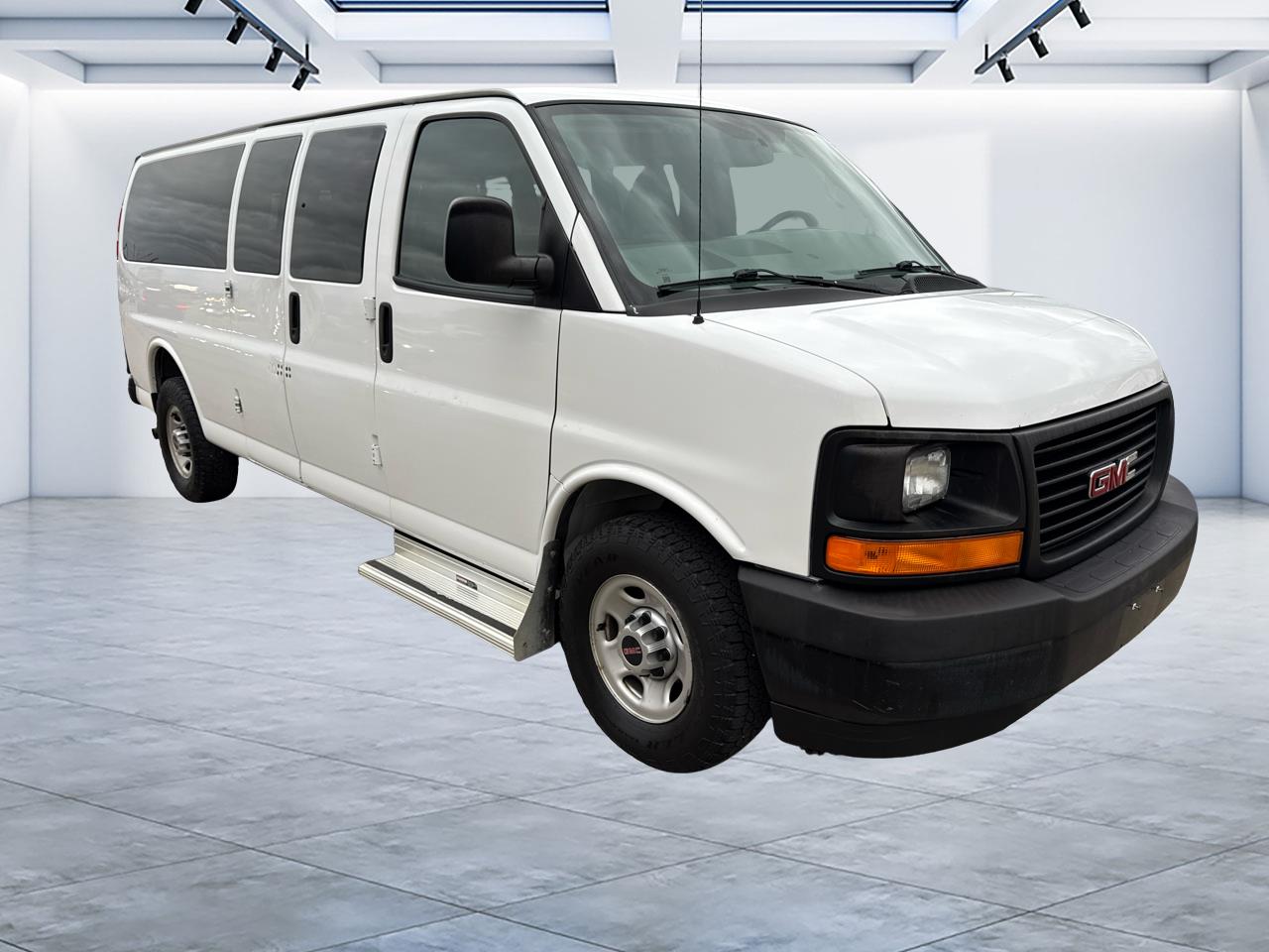 2017 GMC Savana Passenger 1LS