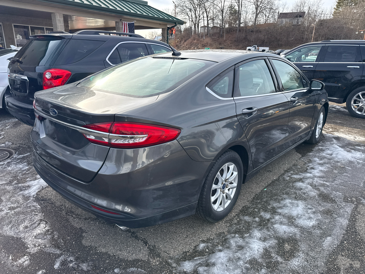 Ford Fusion S FWD 2017