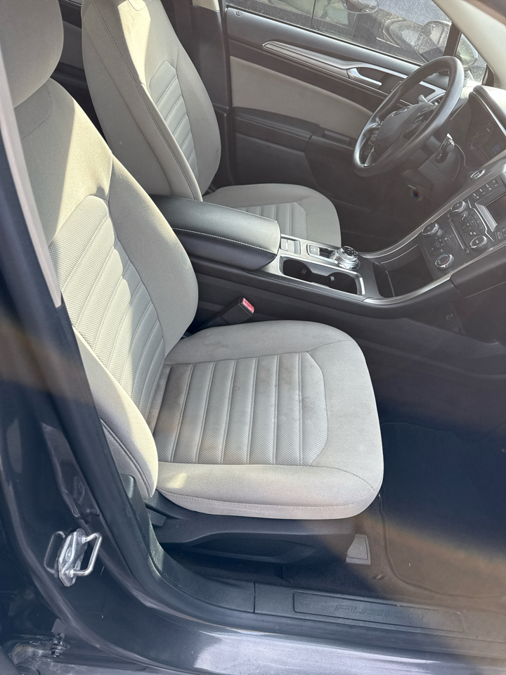 Ford Fusion S FWD 2017