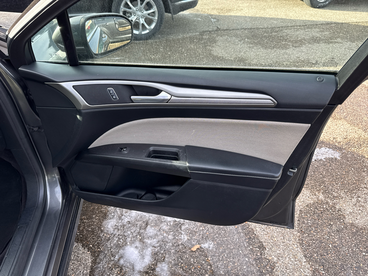 Ford Fusion S FWD 2017