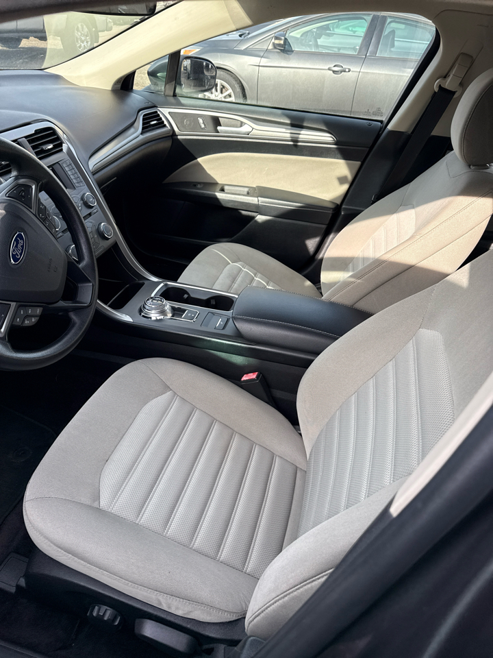 Ford Fusion S FWD 2017