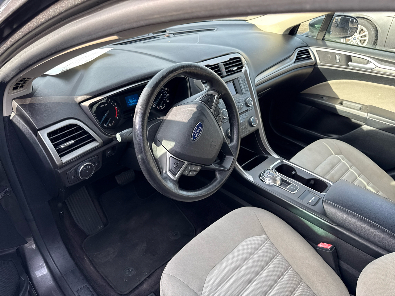 Ford Fusion S FWD 2017