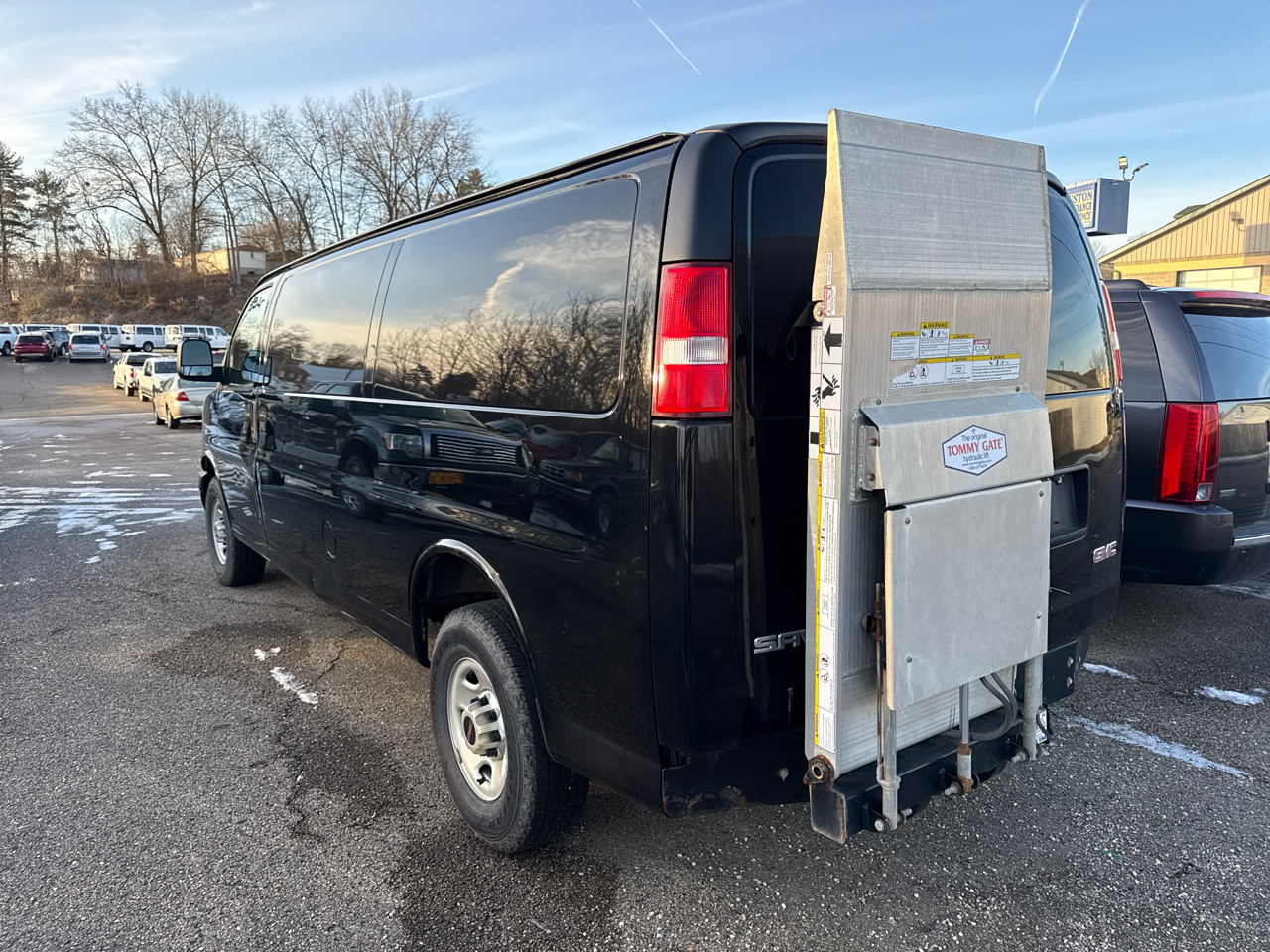 GMC Savana Cargo Van RWD 3500 155" 2016
