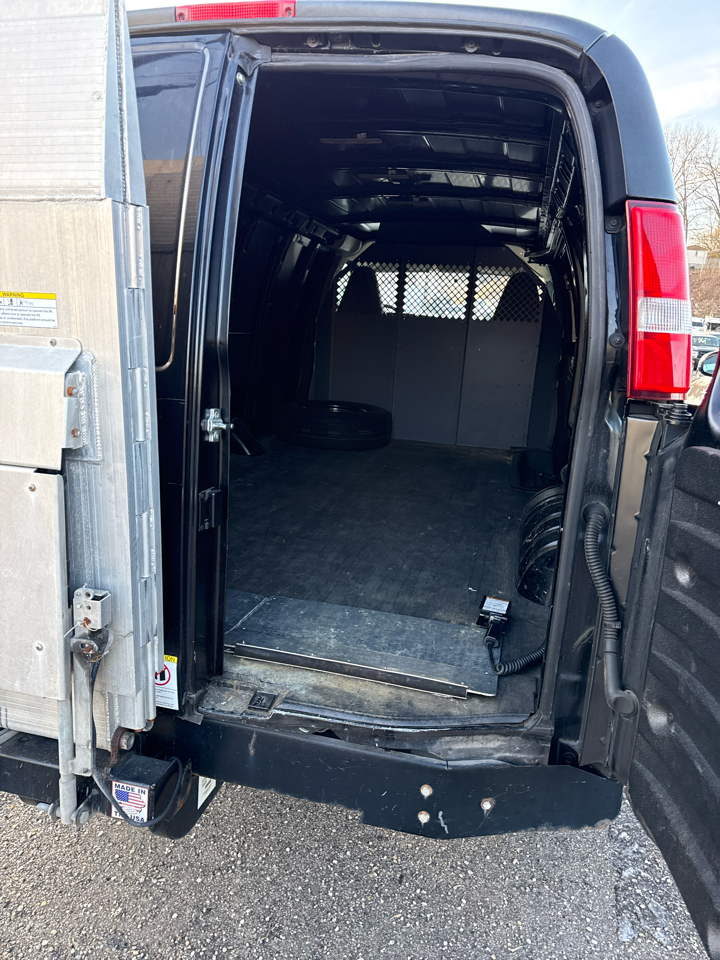 GMC Savana Cargo Van RWD 3500 155" 2016