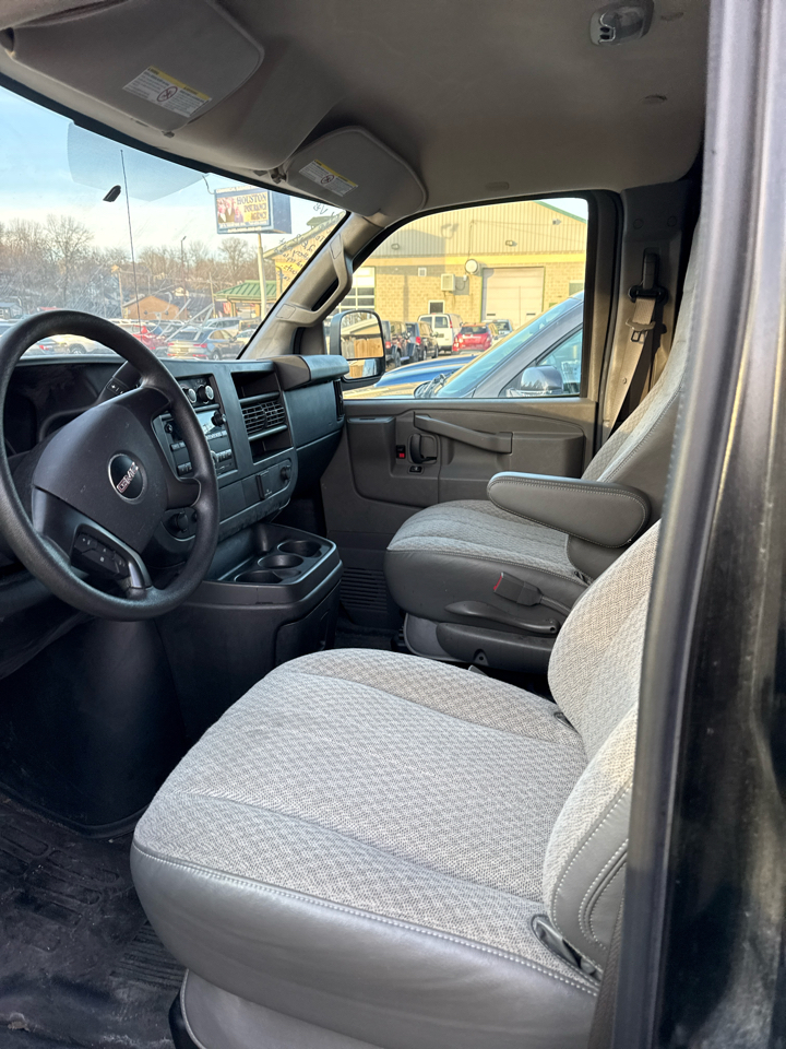 GMC Savana Cargo Van RWD 3500 155" 2016