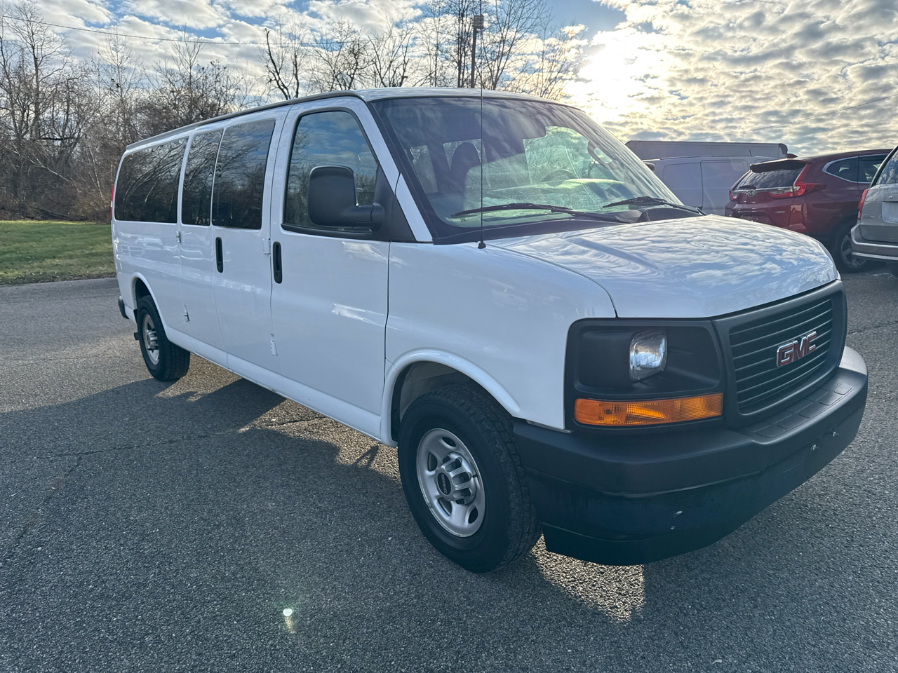GMC Savana Passenger RWD 3500 155" LS w/1LS 2017