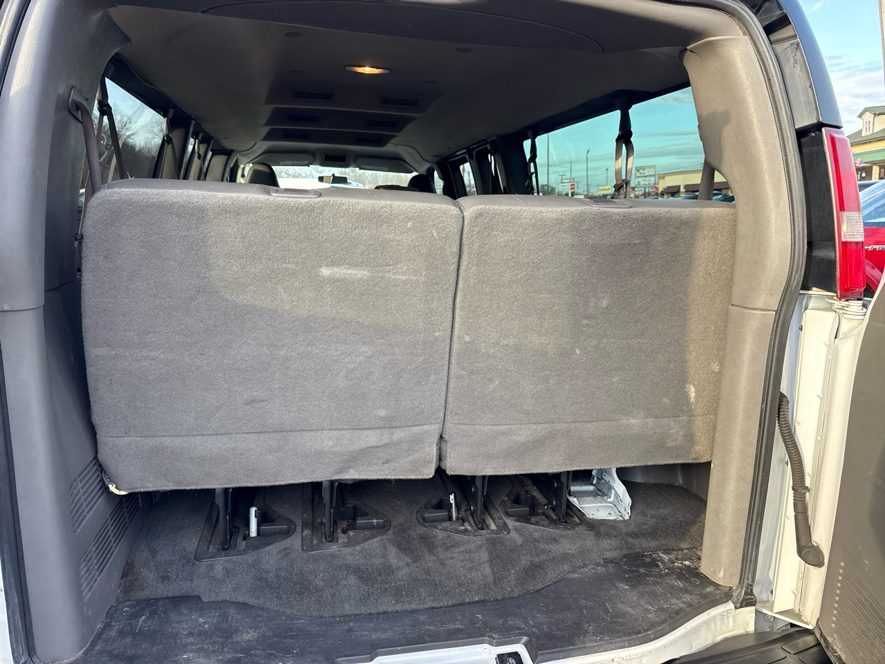 GMC Savana Passenger RWD 3500 155" LS w/1LS 2017