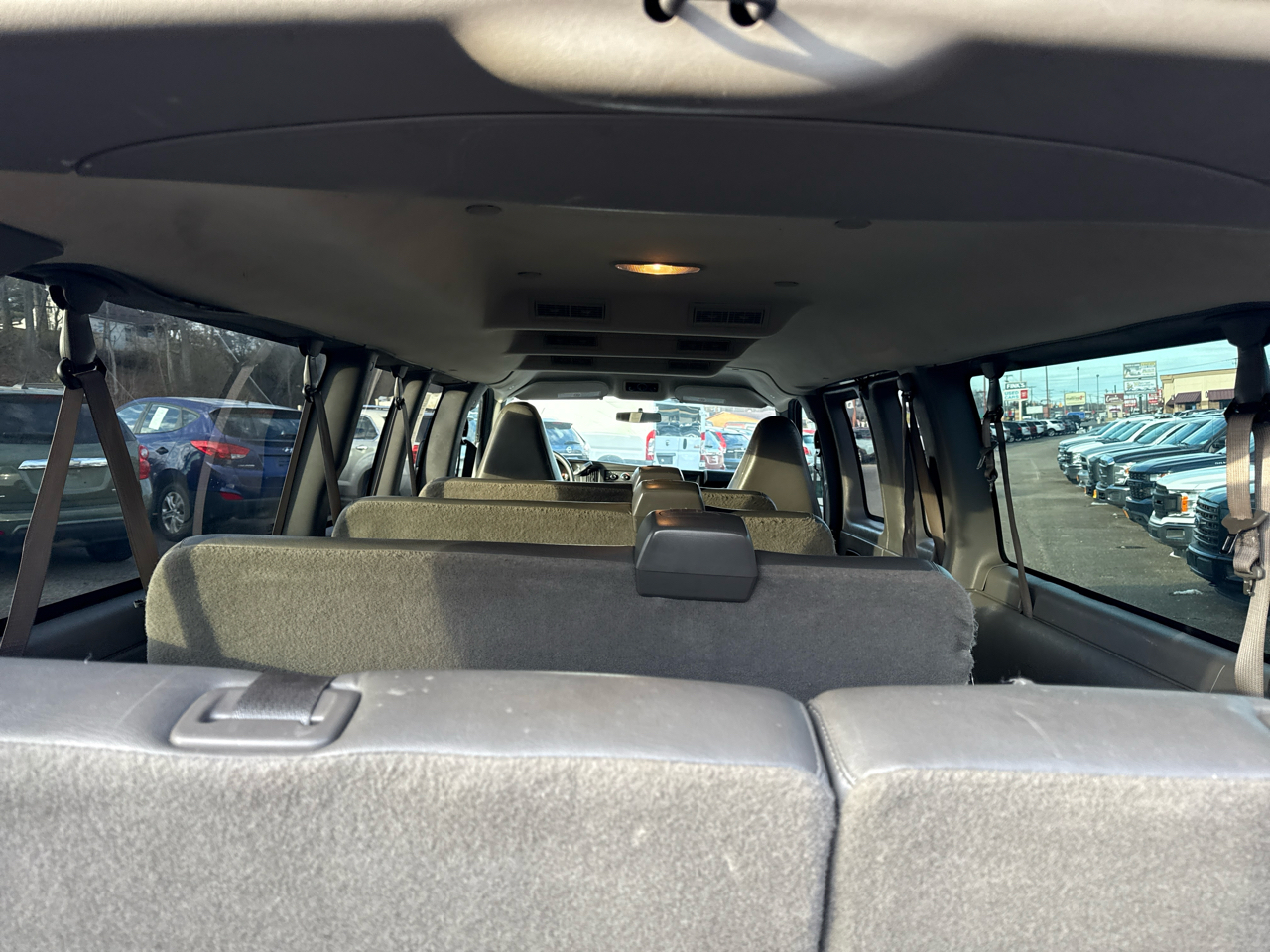 GMC Savana Passenger RWD 3500 155" LS w/1LS 2017