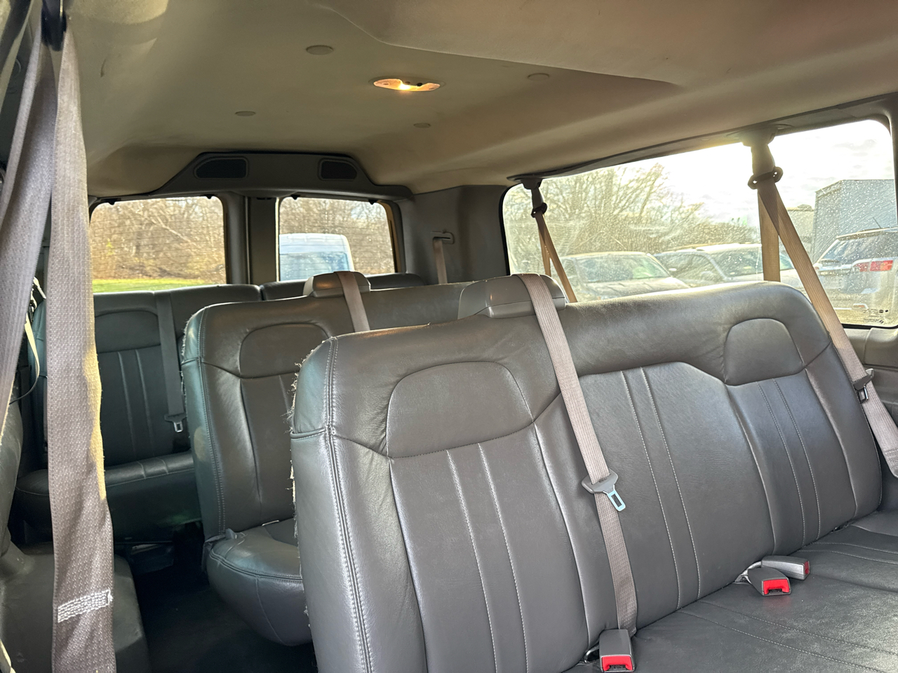 GMC Savana Passenger RWD 3500 155" LS w/1LS 2017