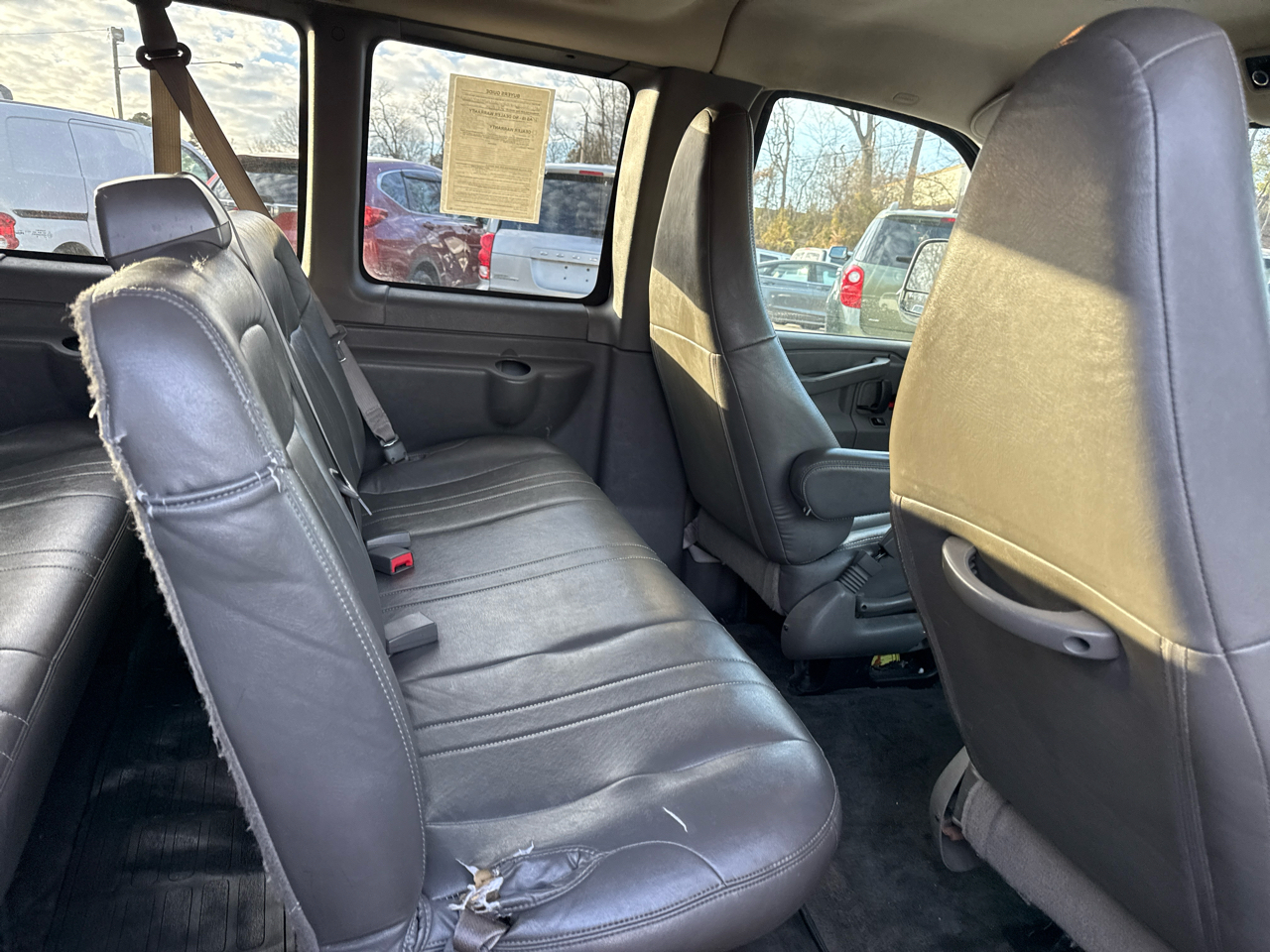 GMC Savana Passenger RWD 3500 155" LS w/1LS 2017