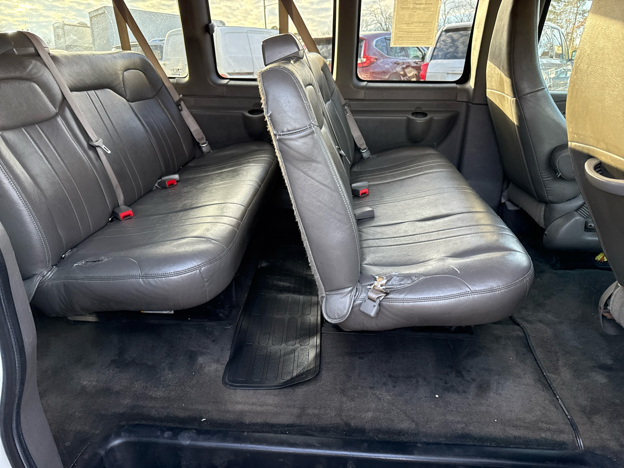 GMC Savana Passenger RWD 3500 155" LS w/1LS 2017
