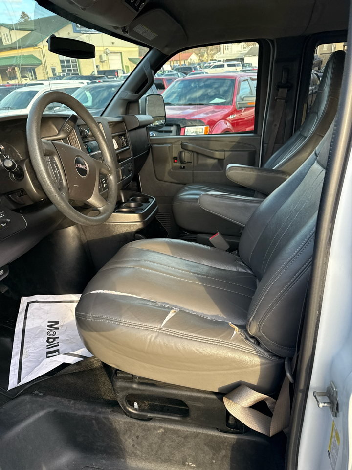 GMC Savana Passenger RWD 3500 155" LS w/1LS 2017