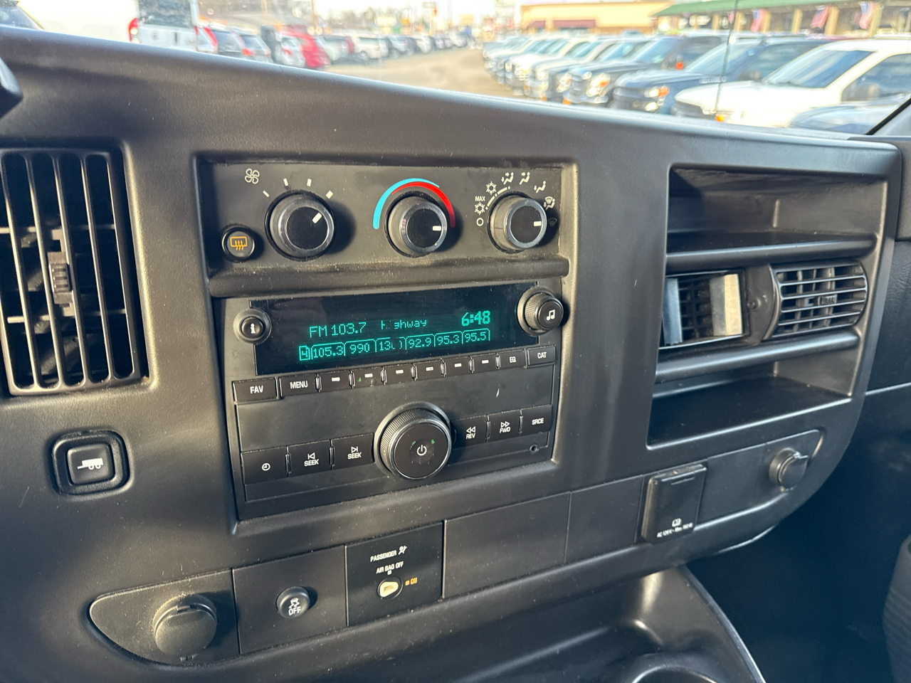 GMC Savana Passenger RWD 3500 155" LS w/1LS 2017