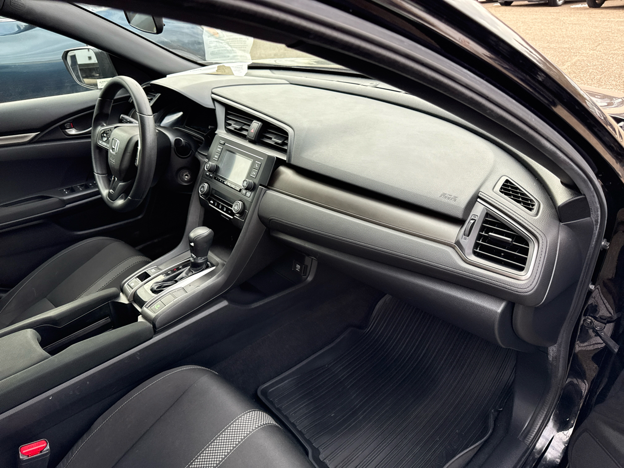 Honda Civic Hatchback LX CVT 2020