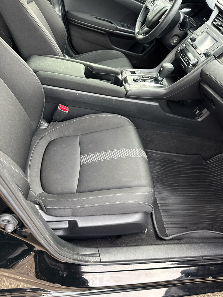 Honda Civic Hatchback LX CVT 2020