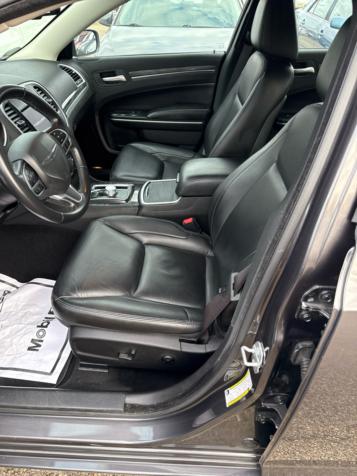 Chrysler 300 Touring L AWD 2021