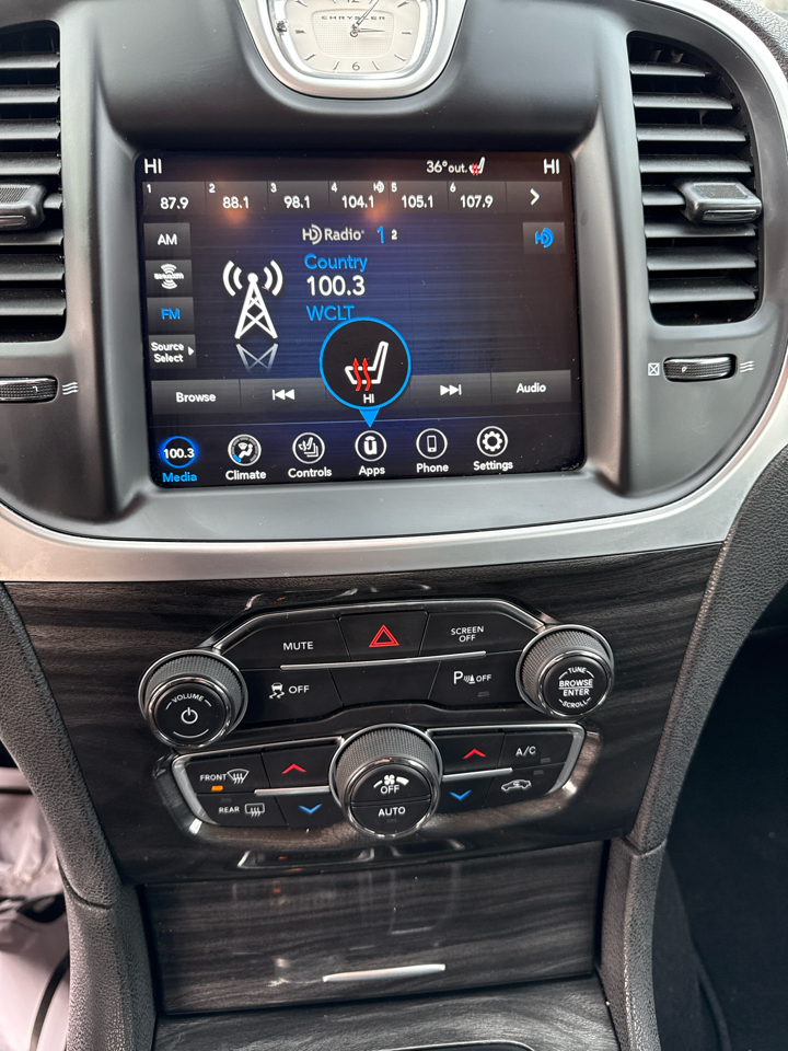 Chrysler 300 Touring L AWD 2021