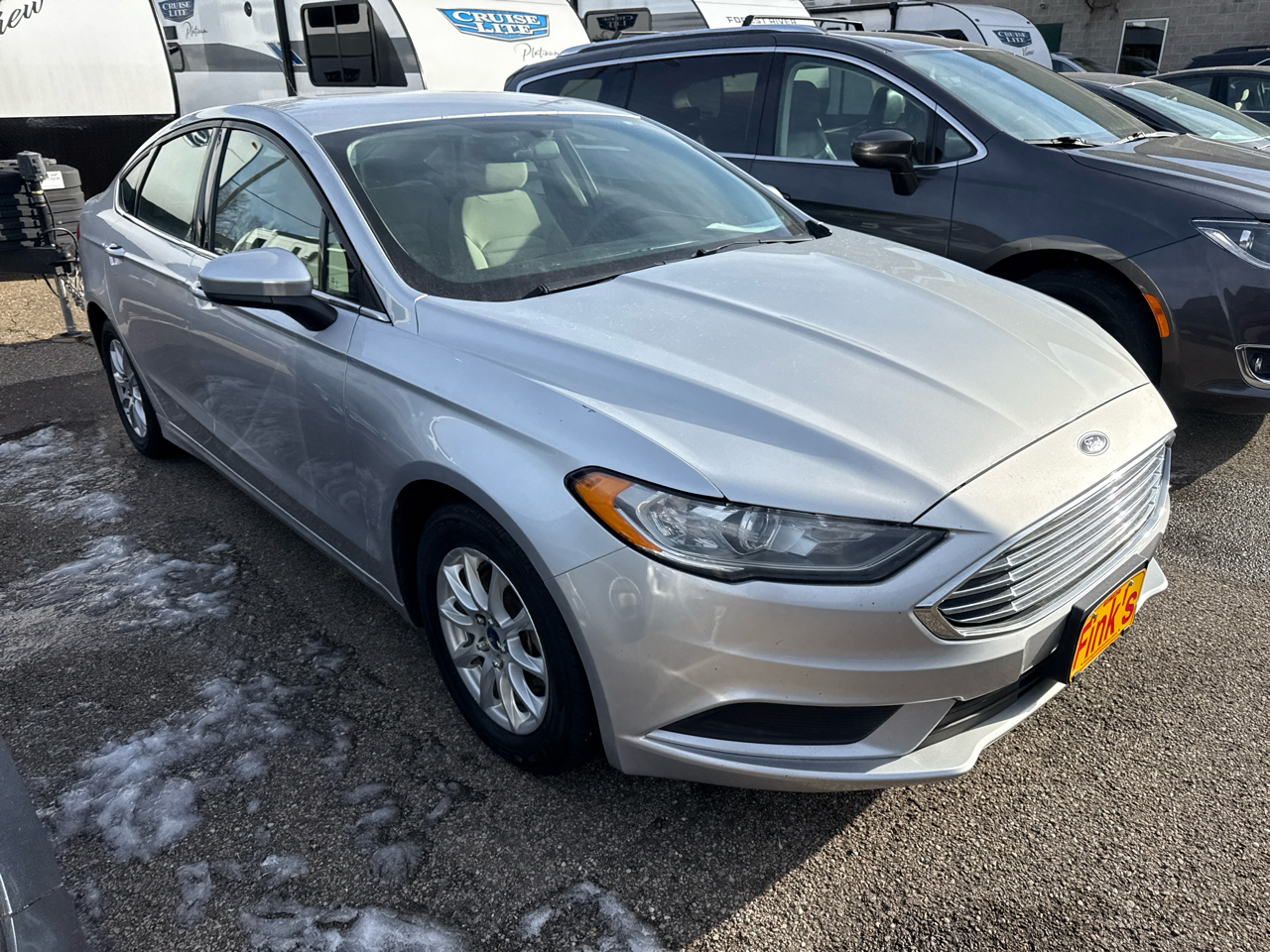Ford Fusion S FWD 2017