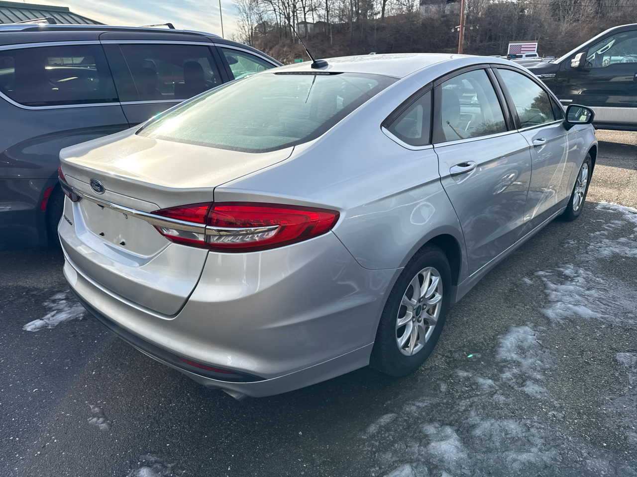 Ford Fusion S FWD 2017