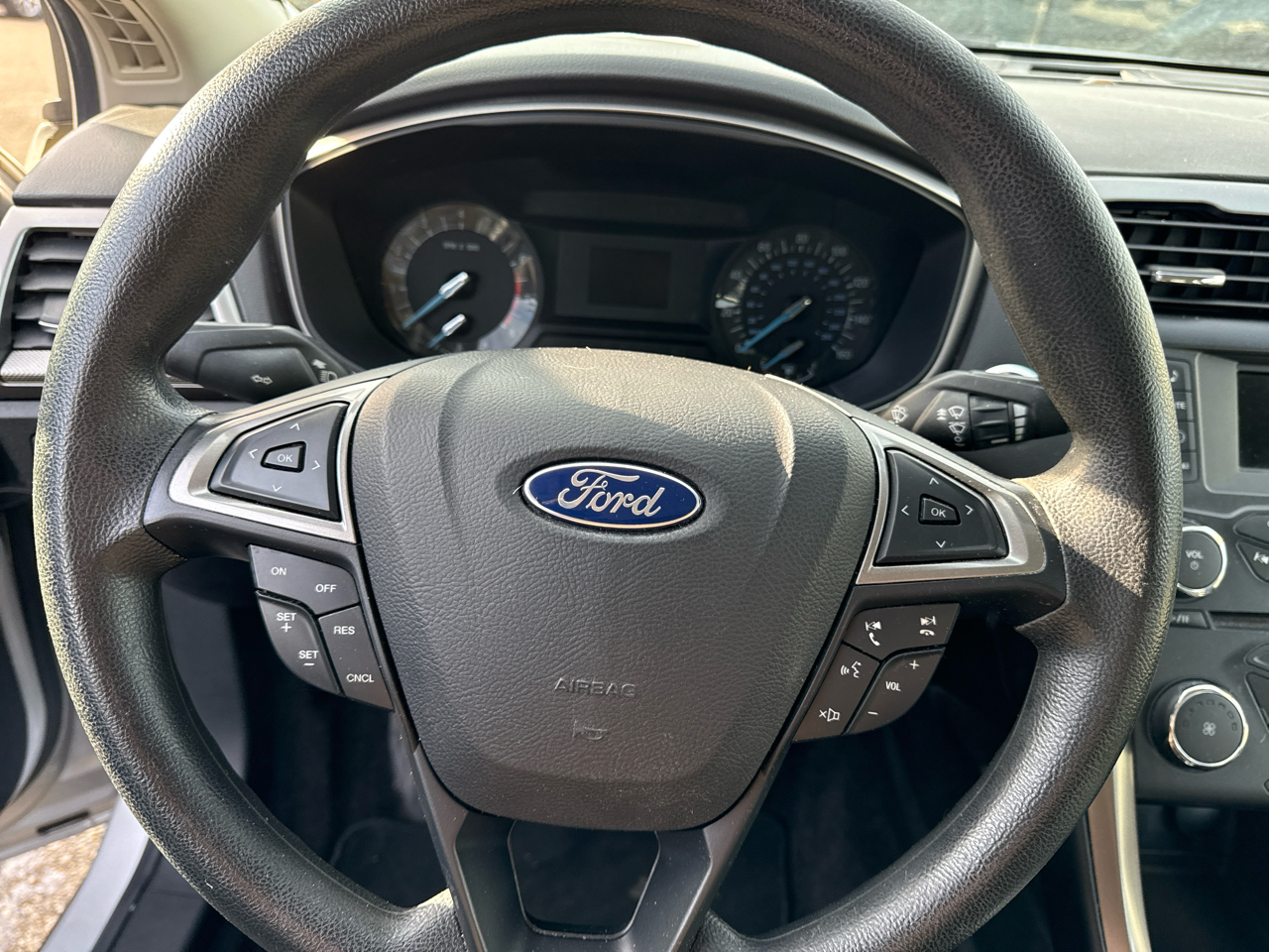 Ford Fusion S FWD 2017