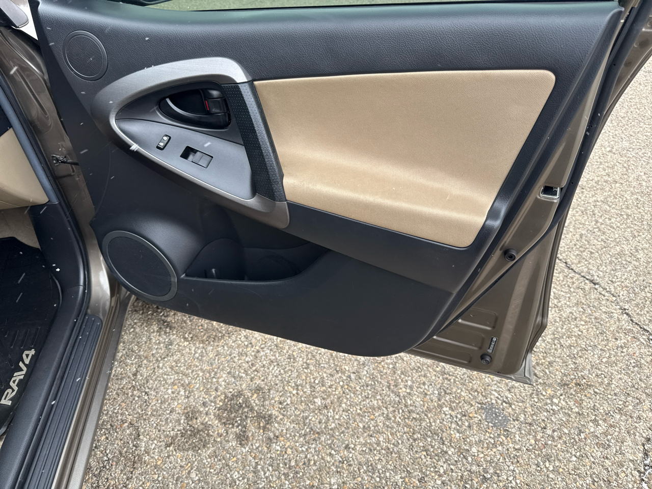 Toyota RAV4 4WD 4dr I4 (Natl) 2012