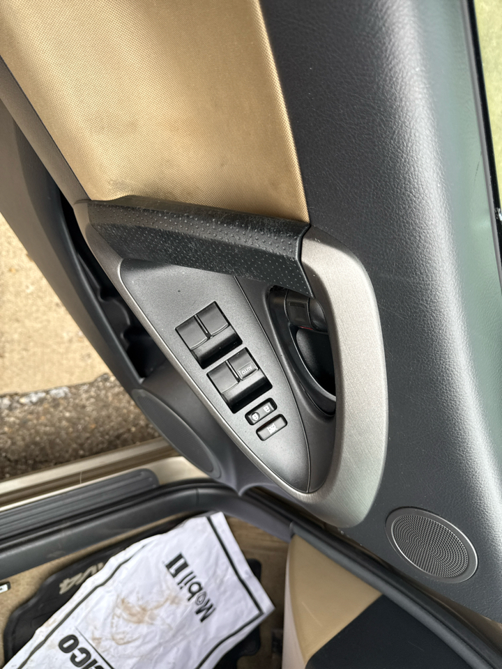 Toyota RAV4 4WD 4dr I4 (Natl) 2012