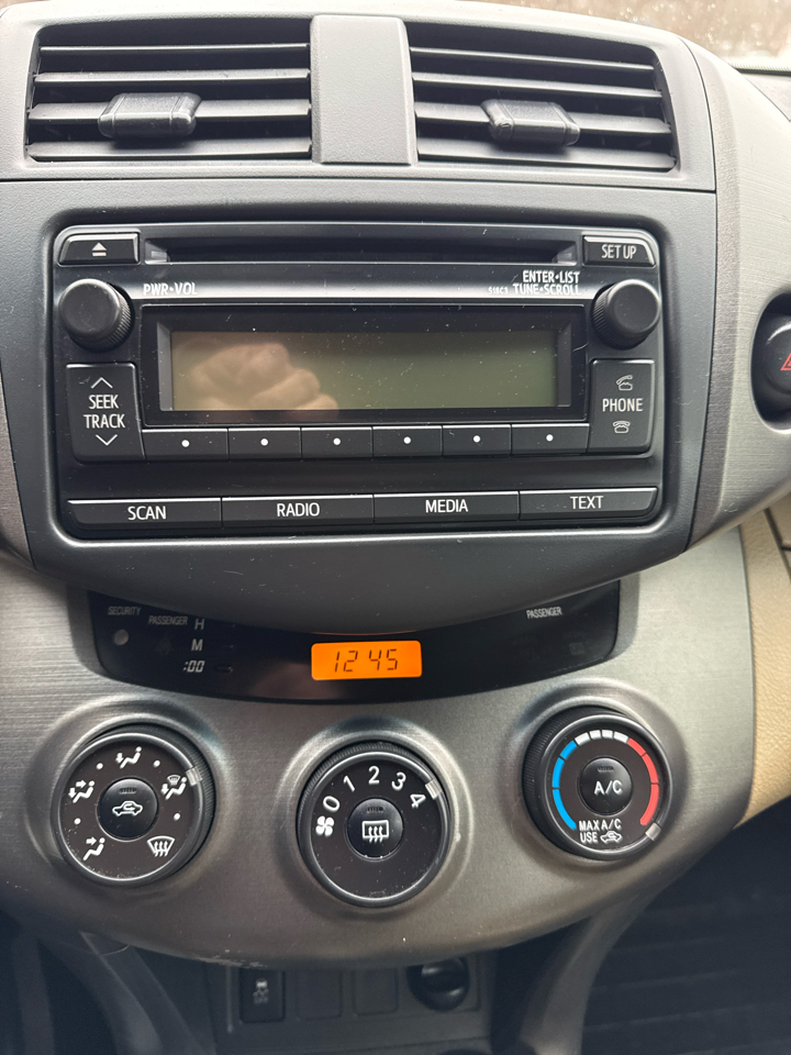 Toyota RAV4 4WD 4dr I4 (Natl) 2012