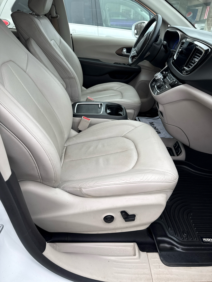 Chrysler Pacifica Touring-L Plus FWD 2017