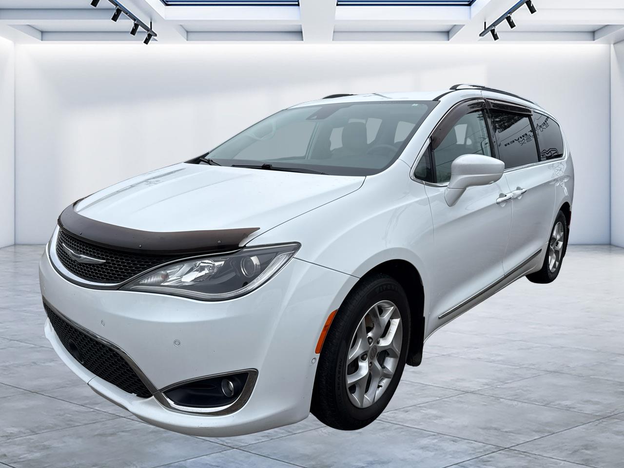 2017 Chrysler Pacifica Touring-L Plus's photo