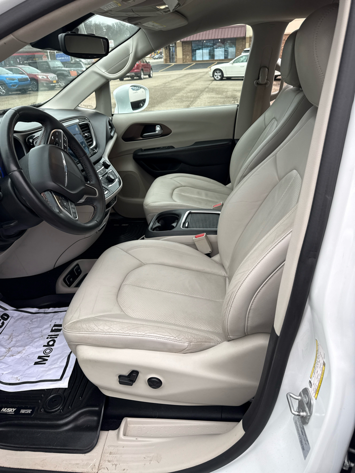 Chrysler Pacifica Touring-L Plus FWD 2017