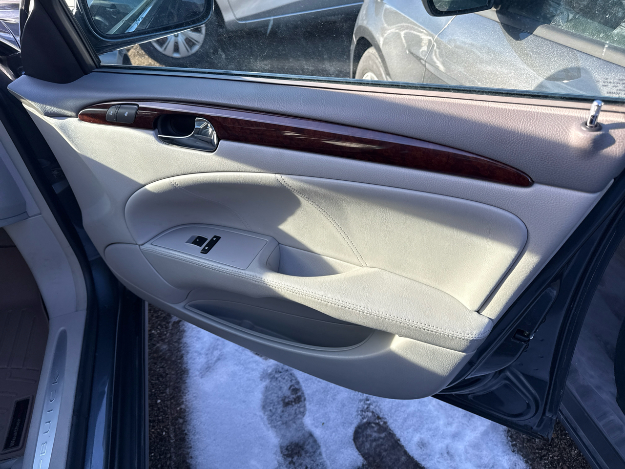 Buick Lucerne 4dr Sdn CXL 2011