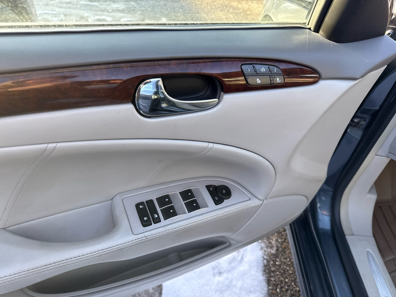 Buick Lucerne 4dr Sdn CXL 2011