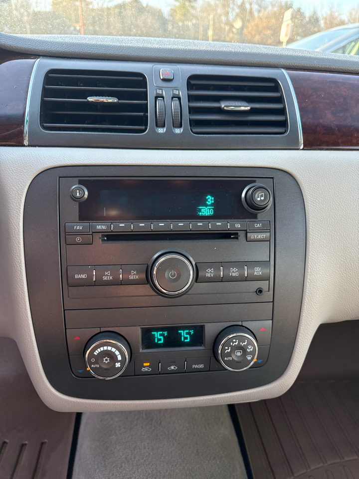 Buick Lucerne 4dr Sdn CXL 2011