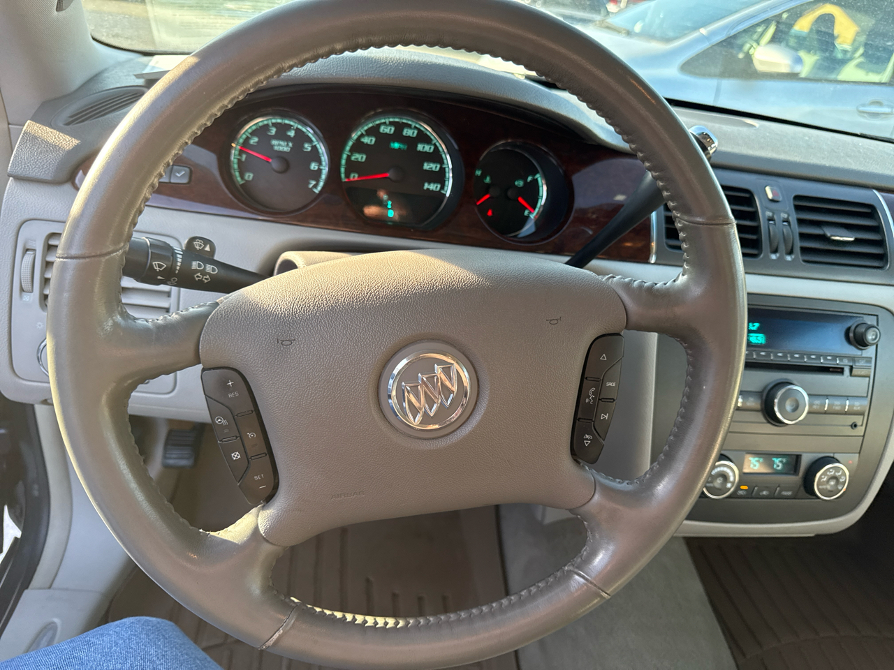 Buick Lucerne 4dr Sdn CXL 2011