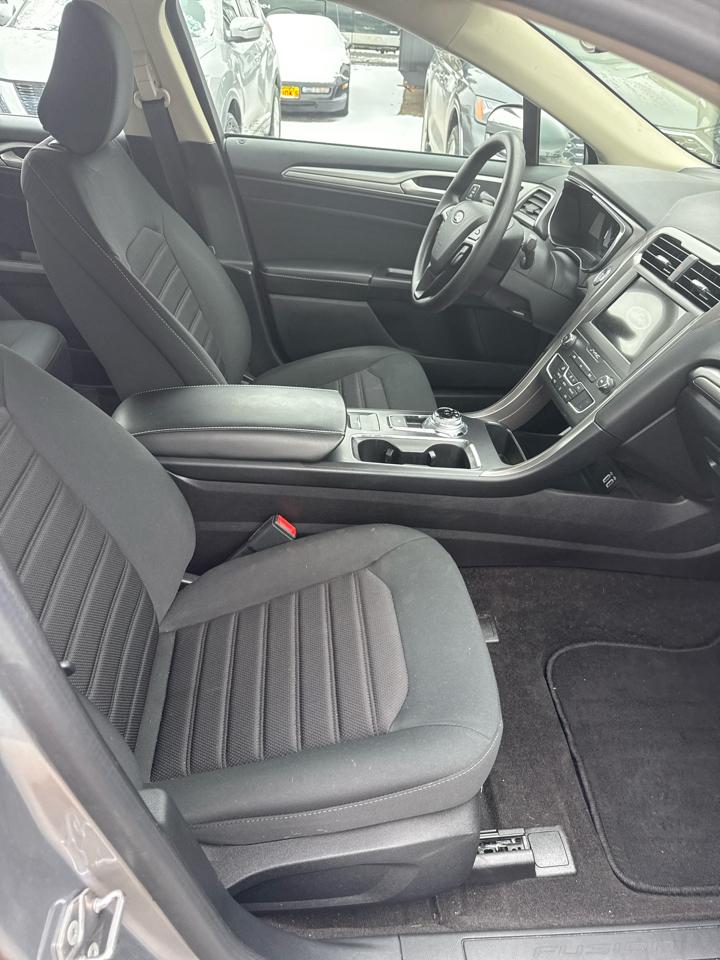 Ford Fusion SE FWD 2020