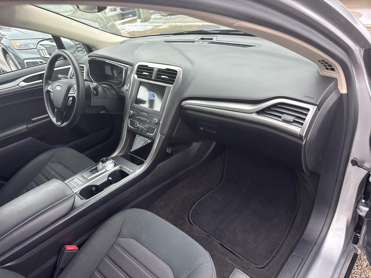 Ford Fusion SE FWD 2020