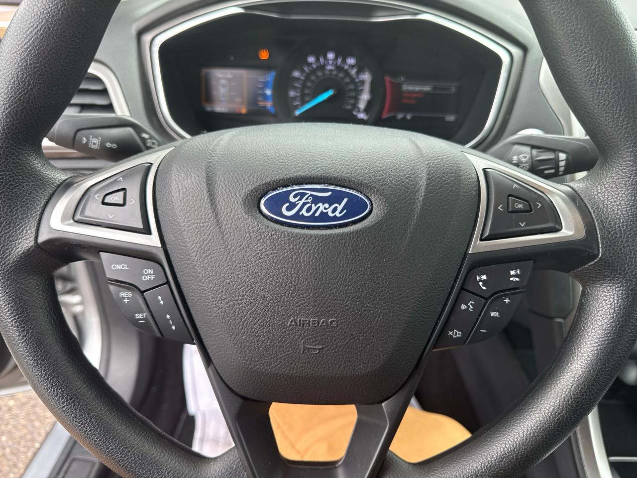 Ford Fusion SE FWD 2020