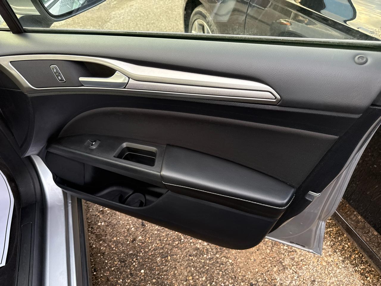 Ford Fusion SE FWD 2020