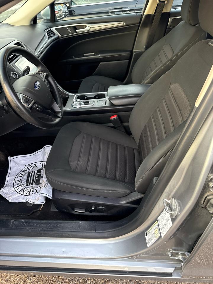 Ford Fusion SE FWD 2020
