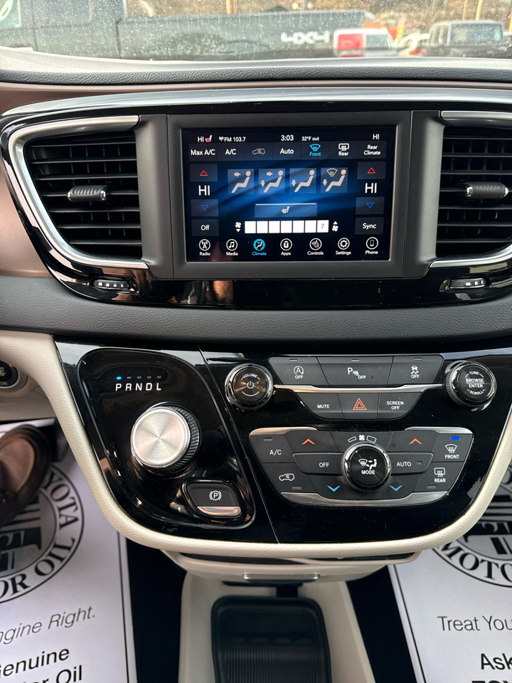 Chrysler Pacifica Touring L FWD 2018