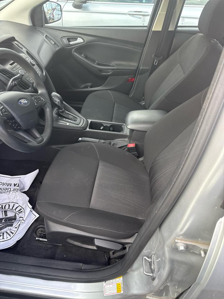 Ford Focus SE Sedan 2017