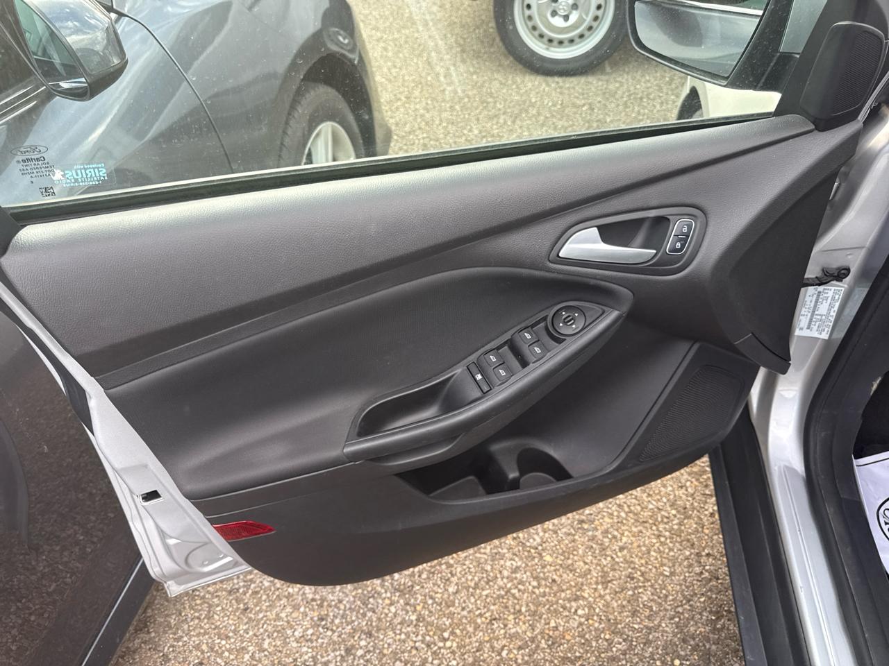 Ford Focus SE Sedan 2017