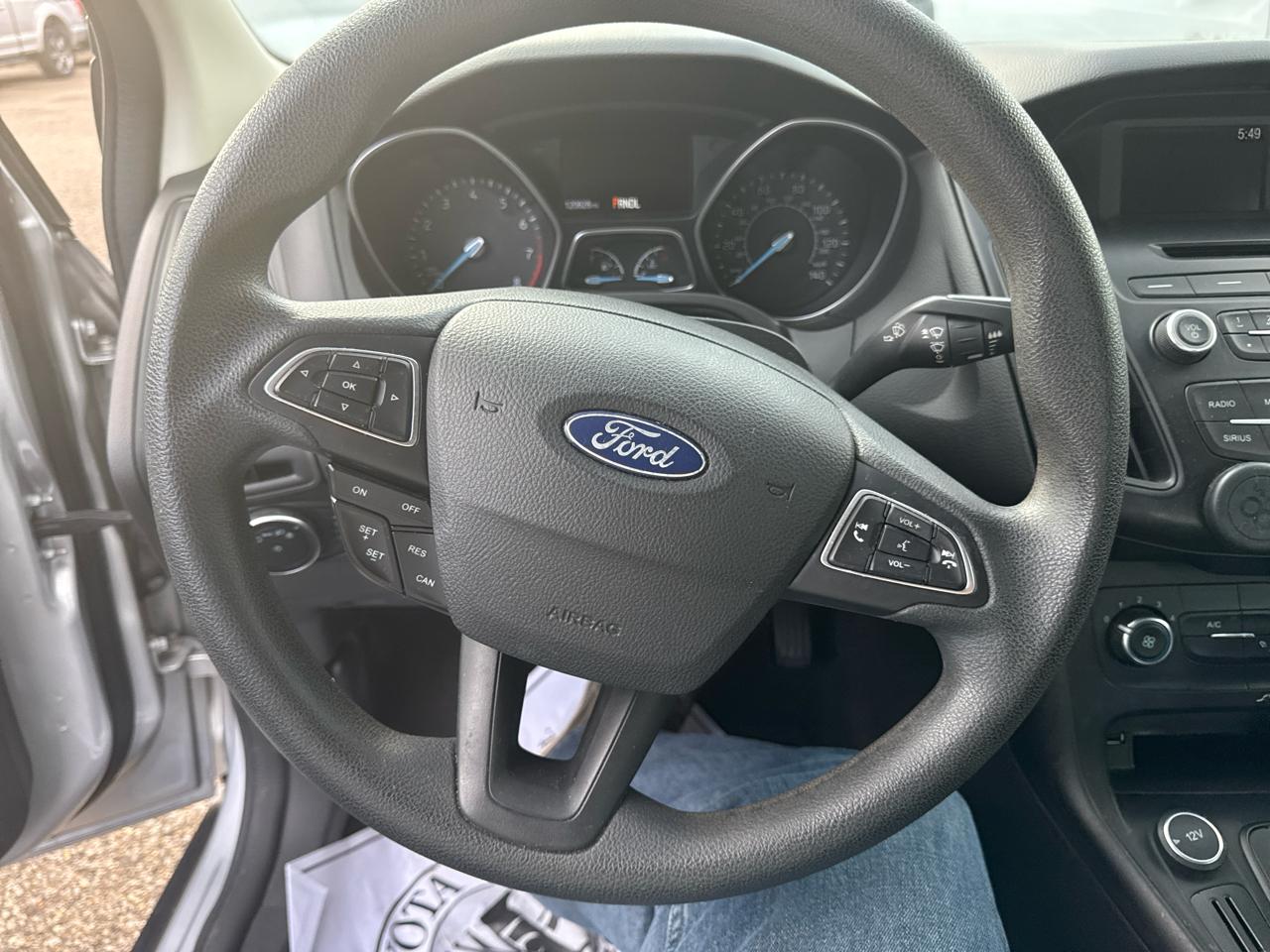 Ford Focus SE Sedan 2017