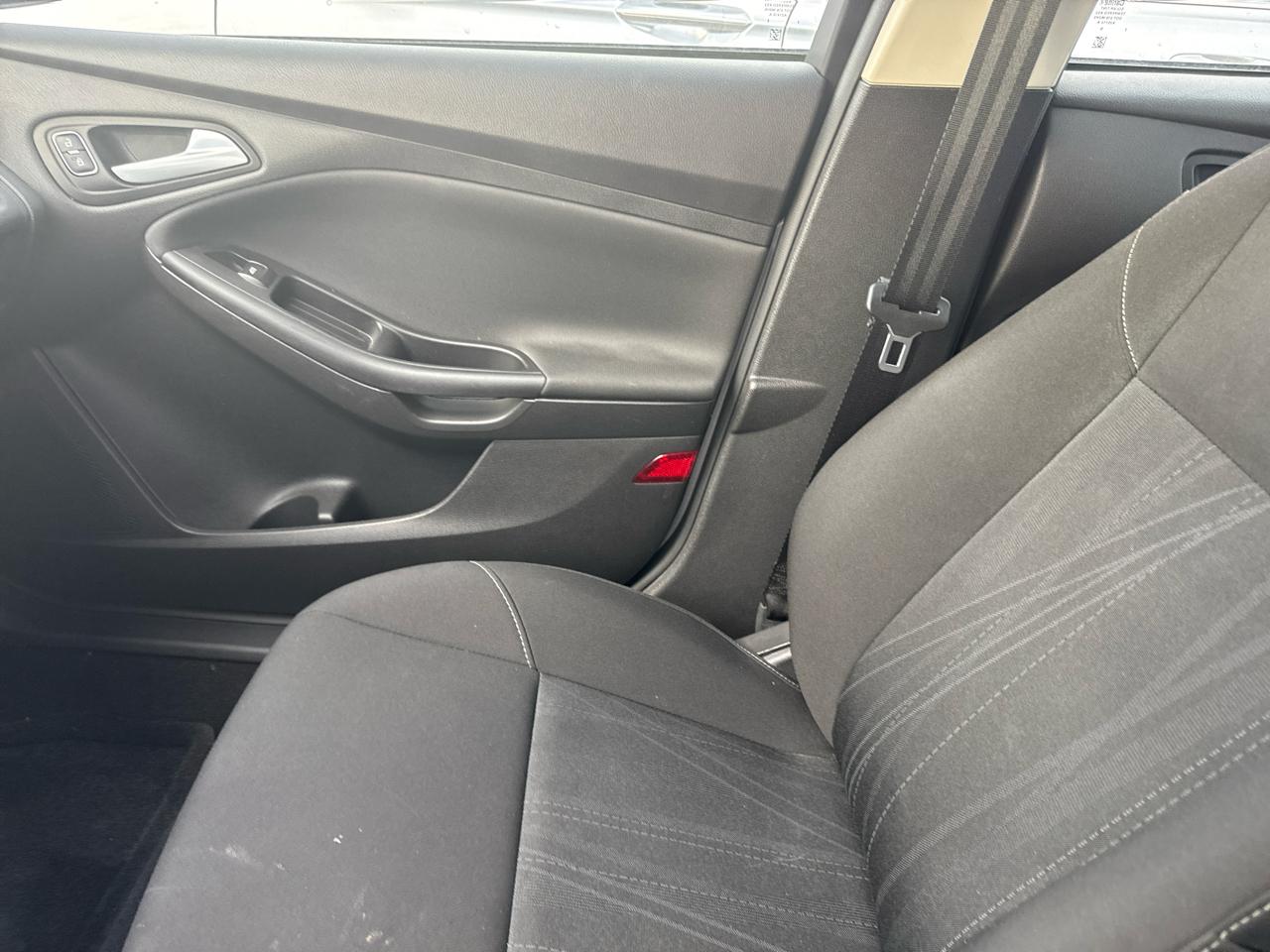 Ford Focus SE Sedan 2017