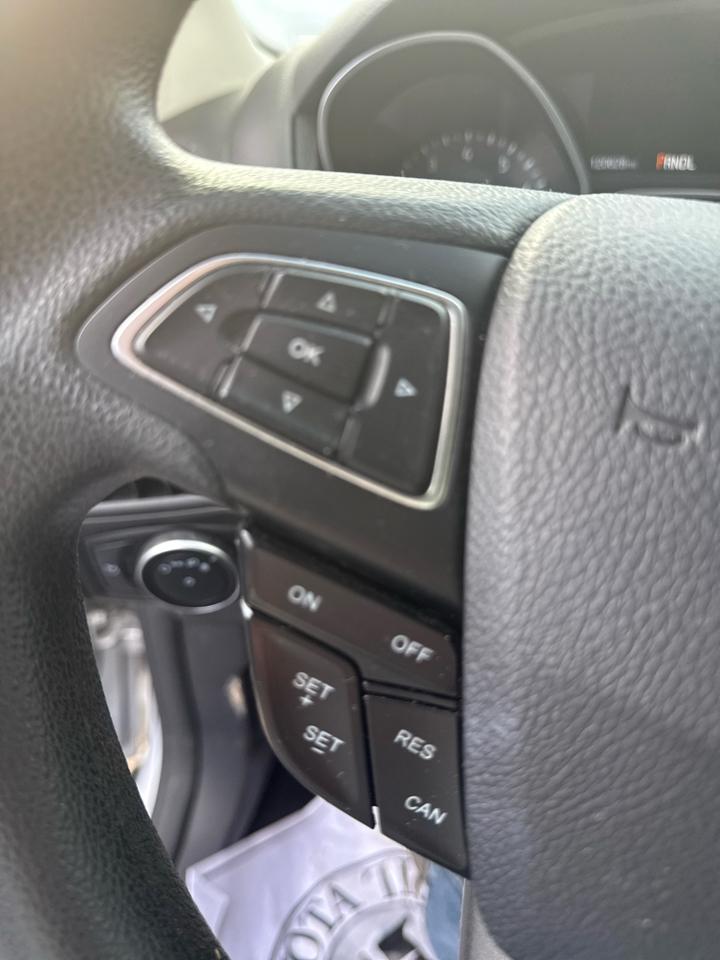 Ford Focus SE Sedan 2017