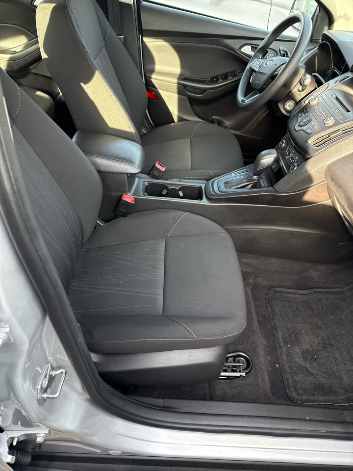 Ford Focus SE Sedan 2017