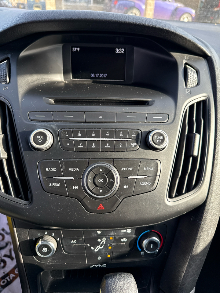 Ford Focus SE Sedan 2017