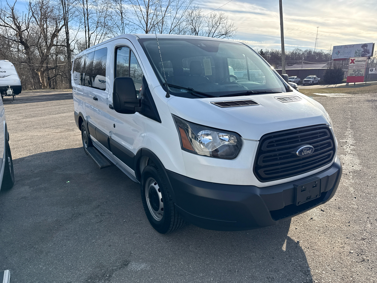 Ford Transit Wagon T-150 130" Low Roof XLT Swing-Out RH Dr 2017