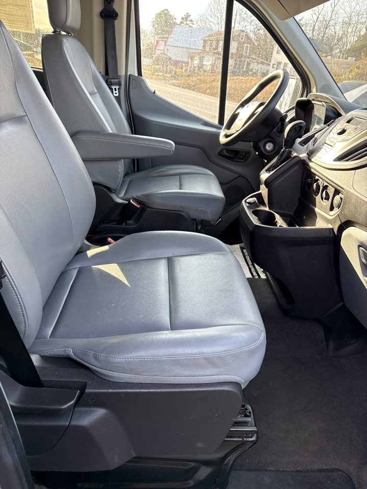 Ford Transit Wagon T-150 130" Low Roof XLT Swing-Out RH Dr 2017